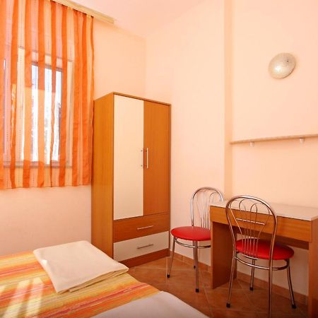 Apartments And Rooms Vesna Novalja Exterior foto