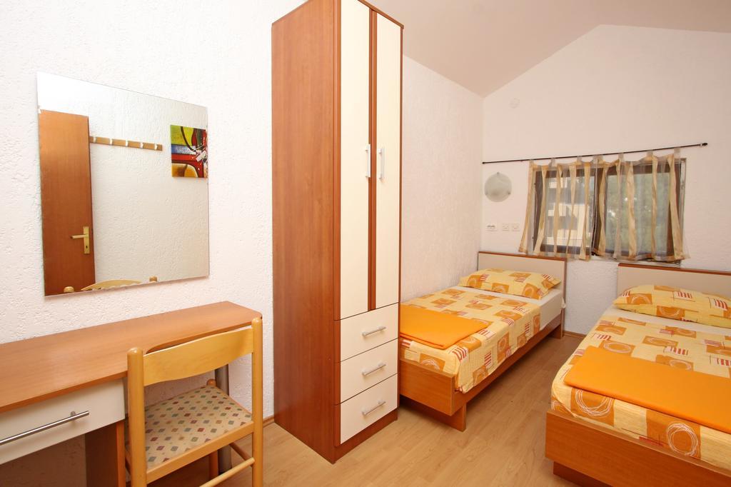 Apartments And Rooms Vesna Novalja Habitación foto