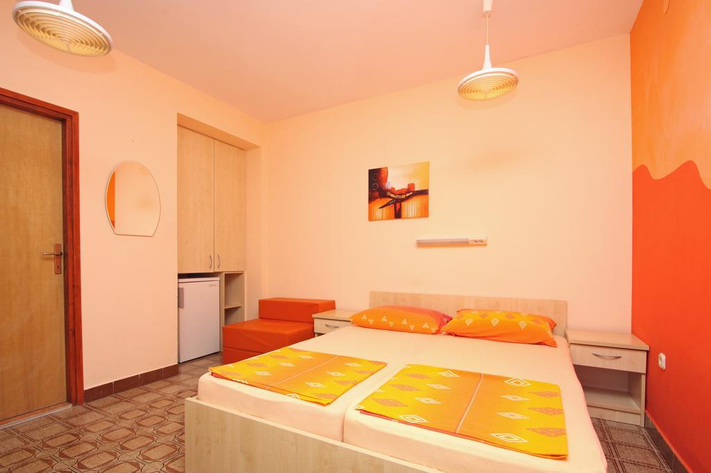 Apartments And Rooms Vesna Novalja Exterior foto