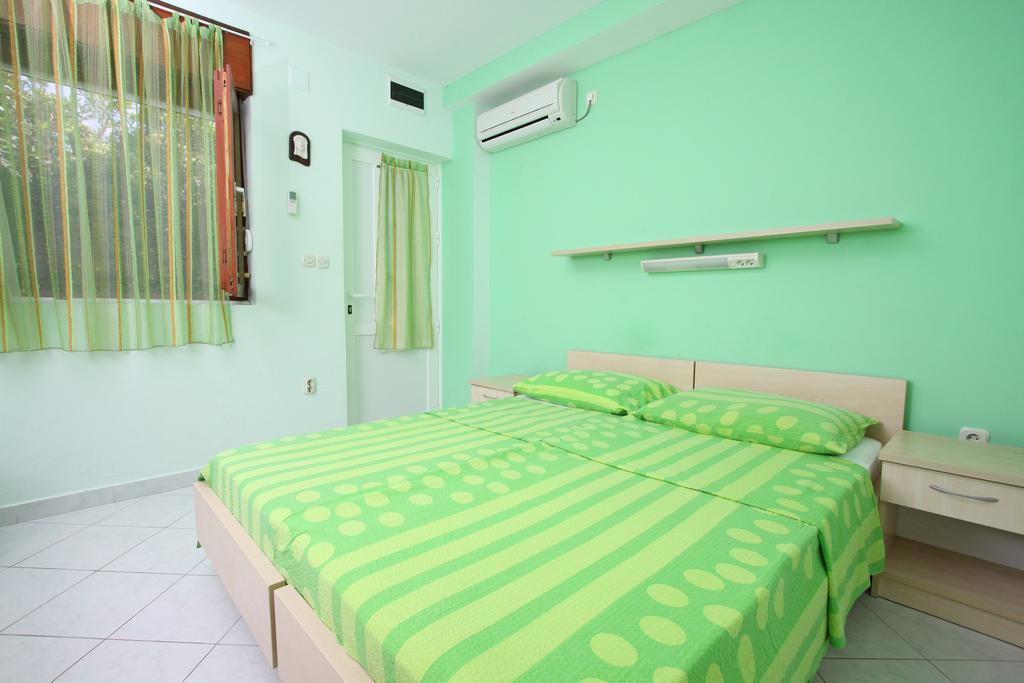 Apartments And Rooms Vesna Novalja Exterior foto