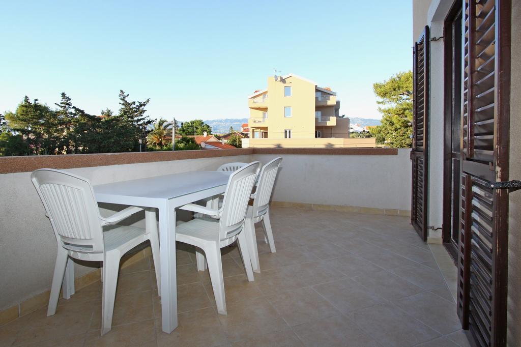 Apartments And Rooms Vesna Novalja Exterior foto