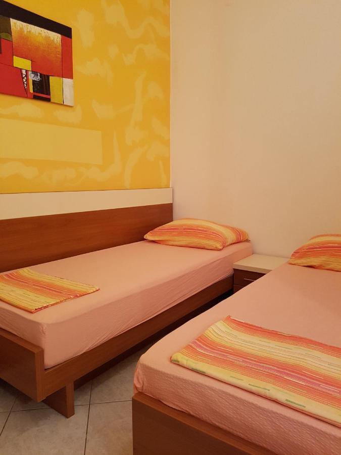 Apartments And Rooms Vesna Novalja Exterior foto