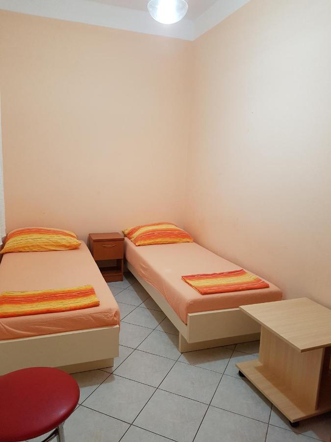 Apartments And Rooms Vesna Novalja Exterior foto