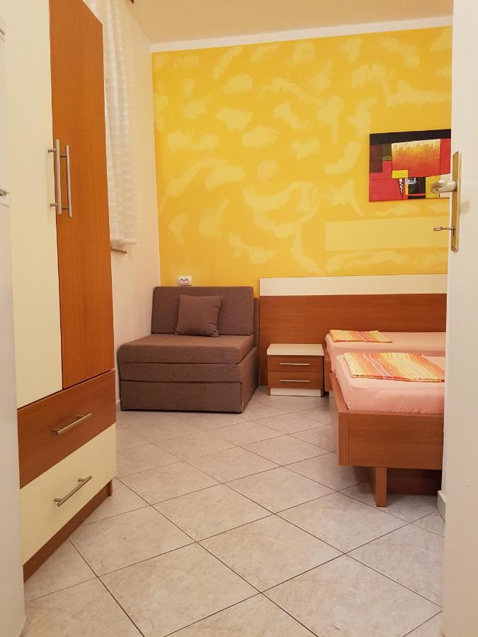 Apartments And Rooms Vesna Novalja Exterior foto